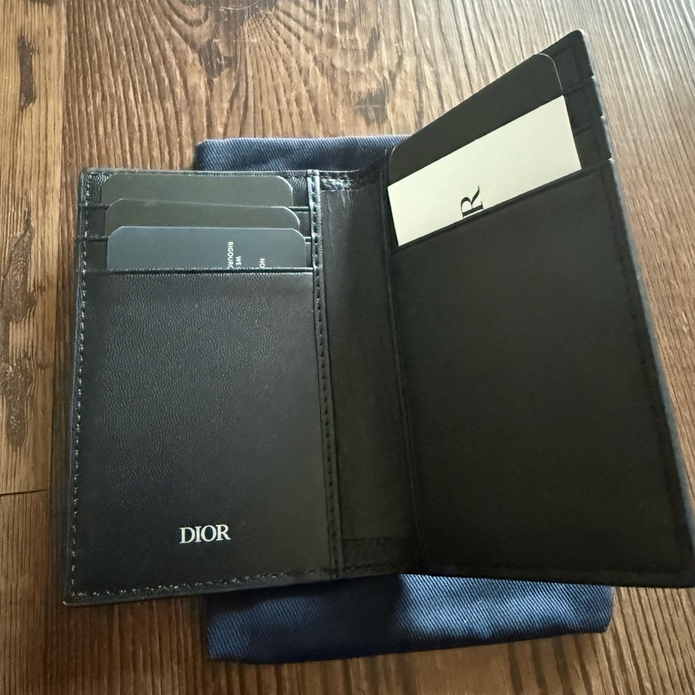 DIOR Beauty GWP Double Fold Card Holder - Picture 6 of 8